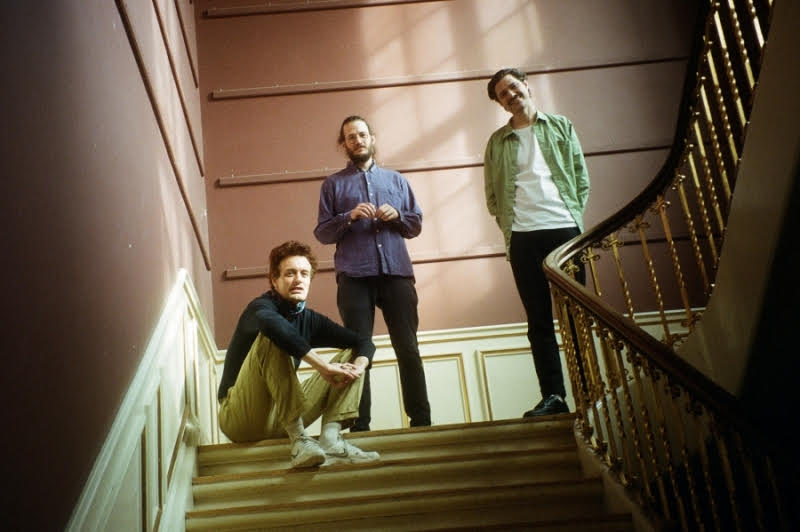 Efterklang – Hold Me Close When You Can