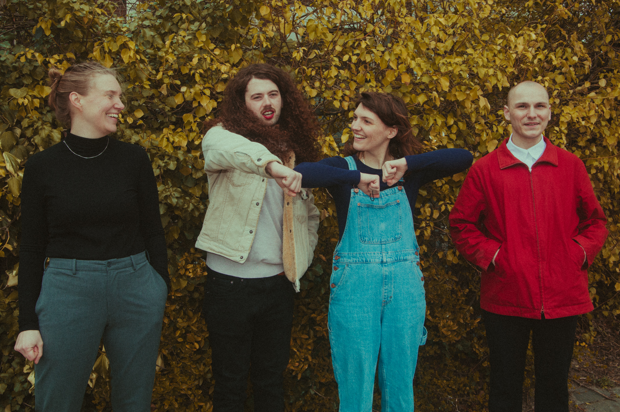 Clipprimeur: Charlie & the lesbians – Jesus Comes