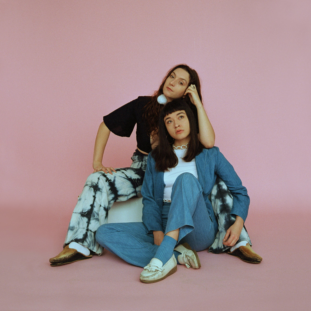Ohmme – Girl Loves Me