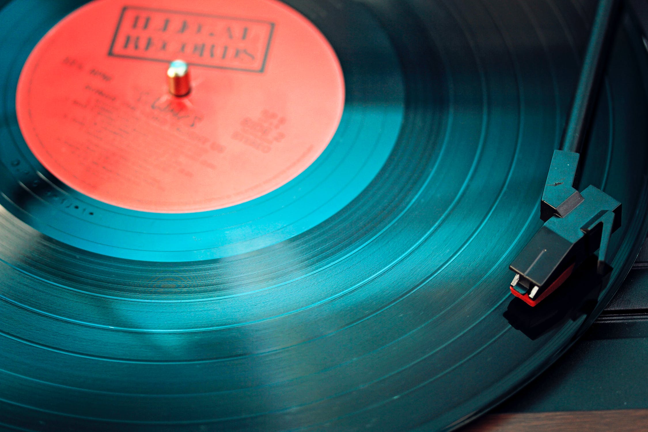Wat zijn de beste online plekken om vinylplaten te kopen?