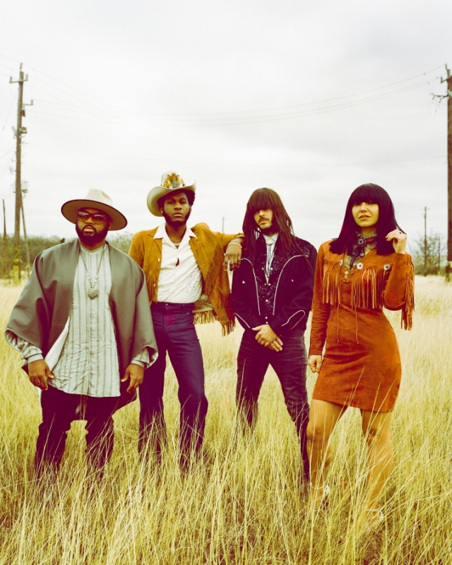 Khruangbin & Leon Bridges – B-Side