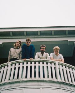 Clipprimeur: Lion’s Den – Love/Remain
