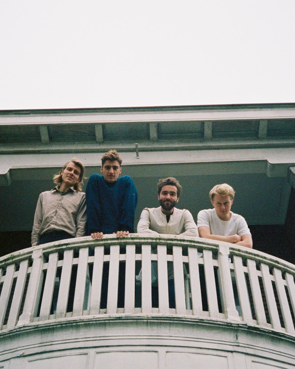 Clipprimeur: Lion’s Den – Love/Remain