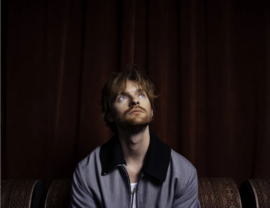 FINNEAS – Mona Lisa, Mona Lisa