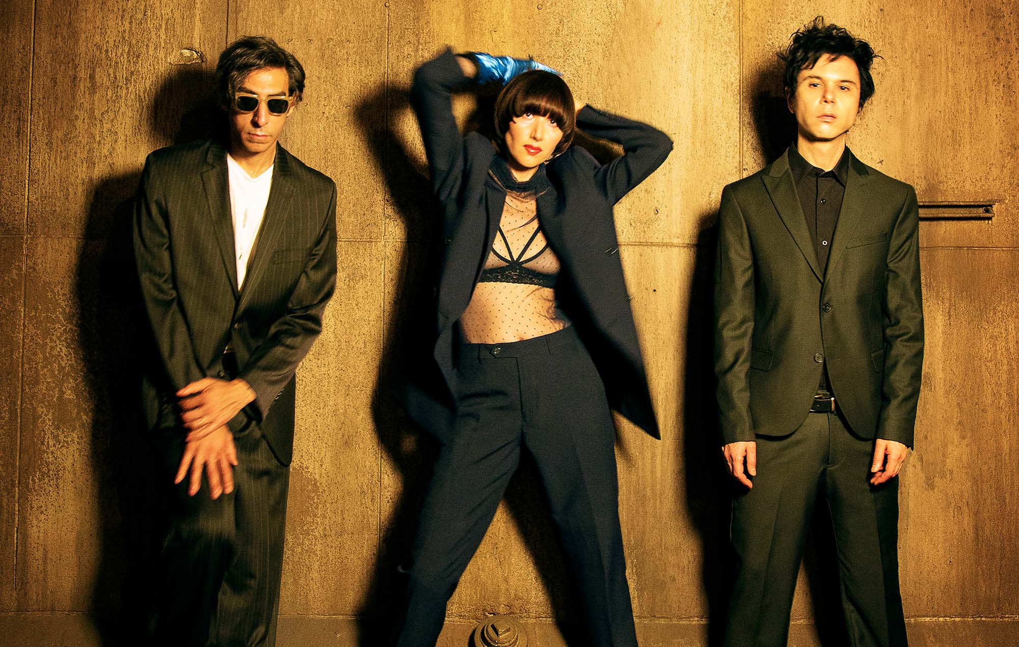 Yeah Yeah Yeahs – Burning