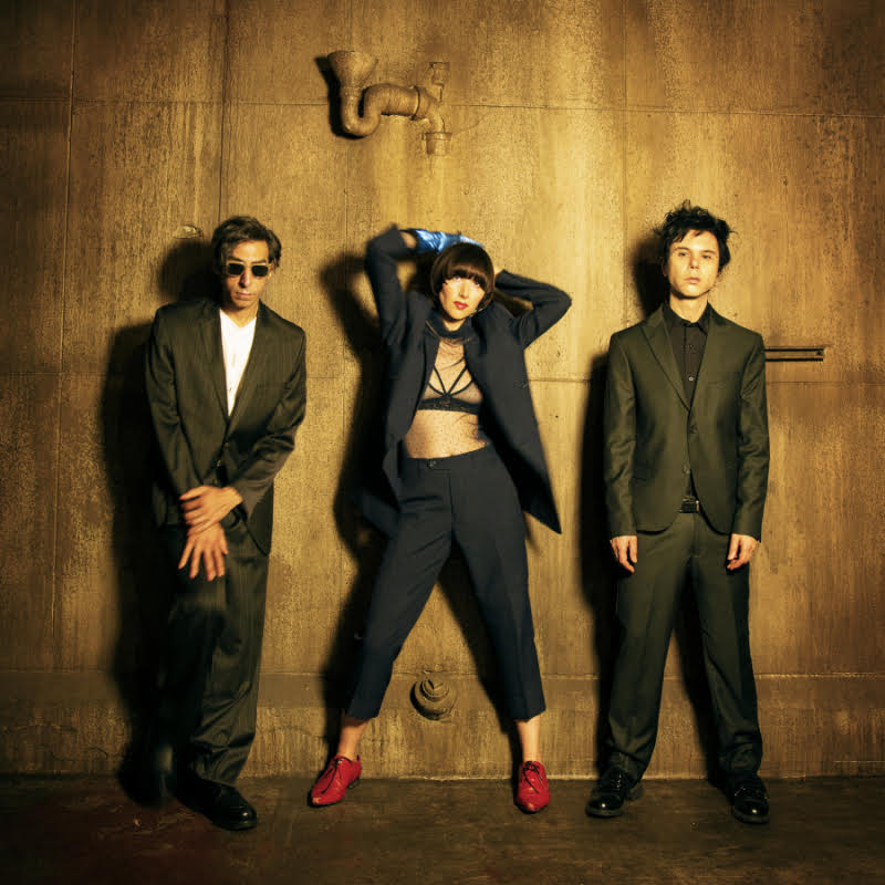 Popwarmer: Yeah Yeah Yeahs – Burning