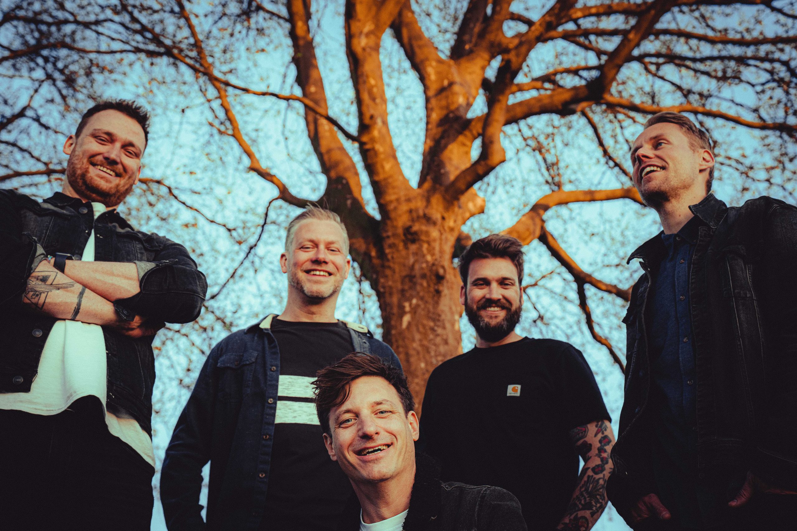 Bayline – Bleeding Hearts