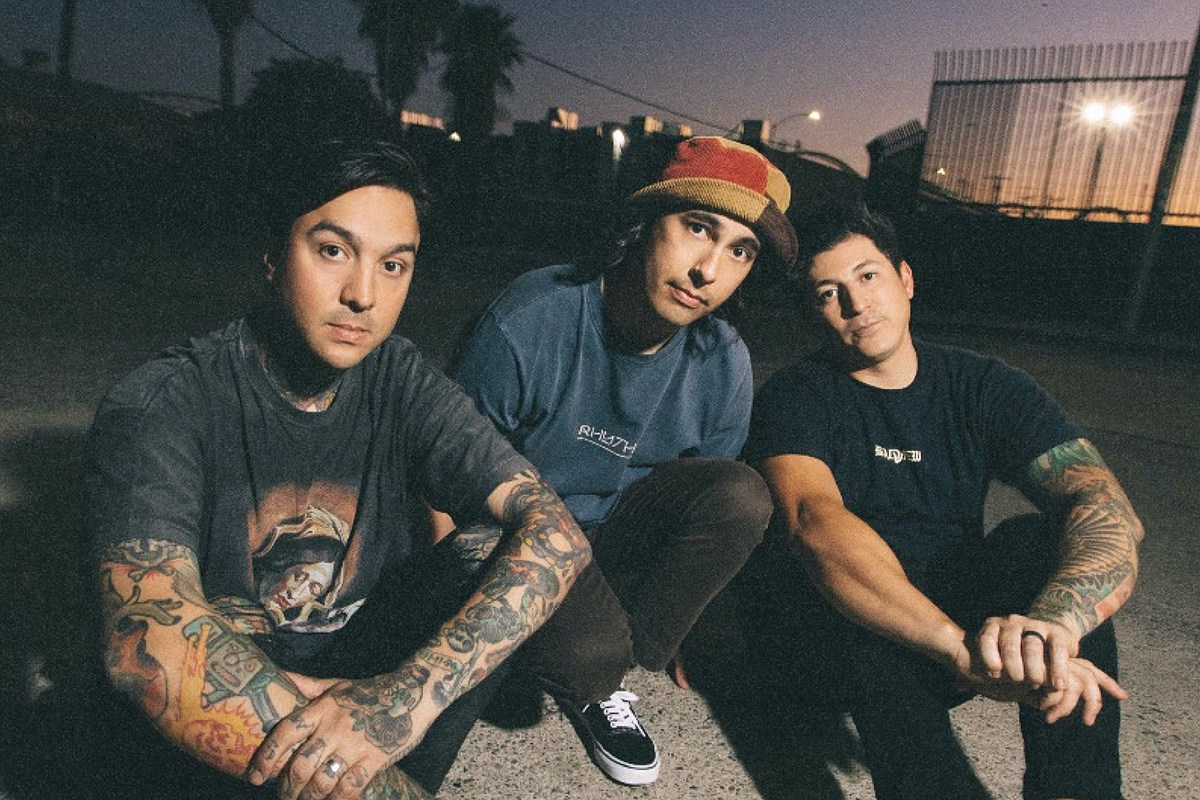Pierce The Veil – Pass The Nirvana