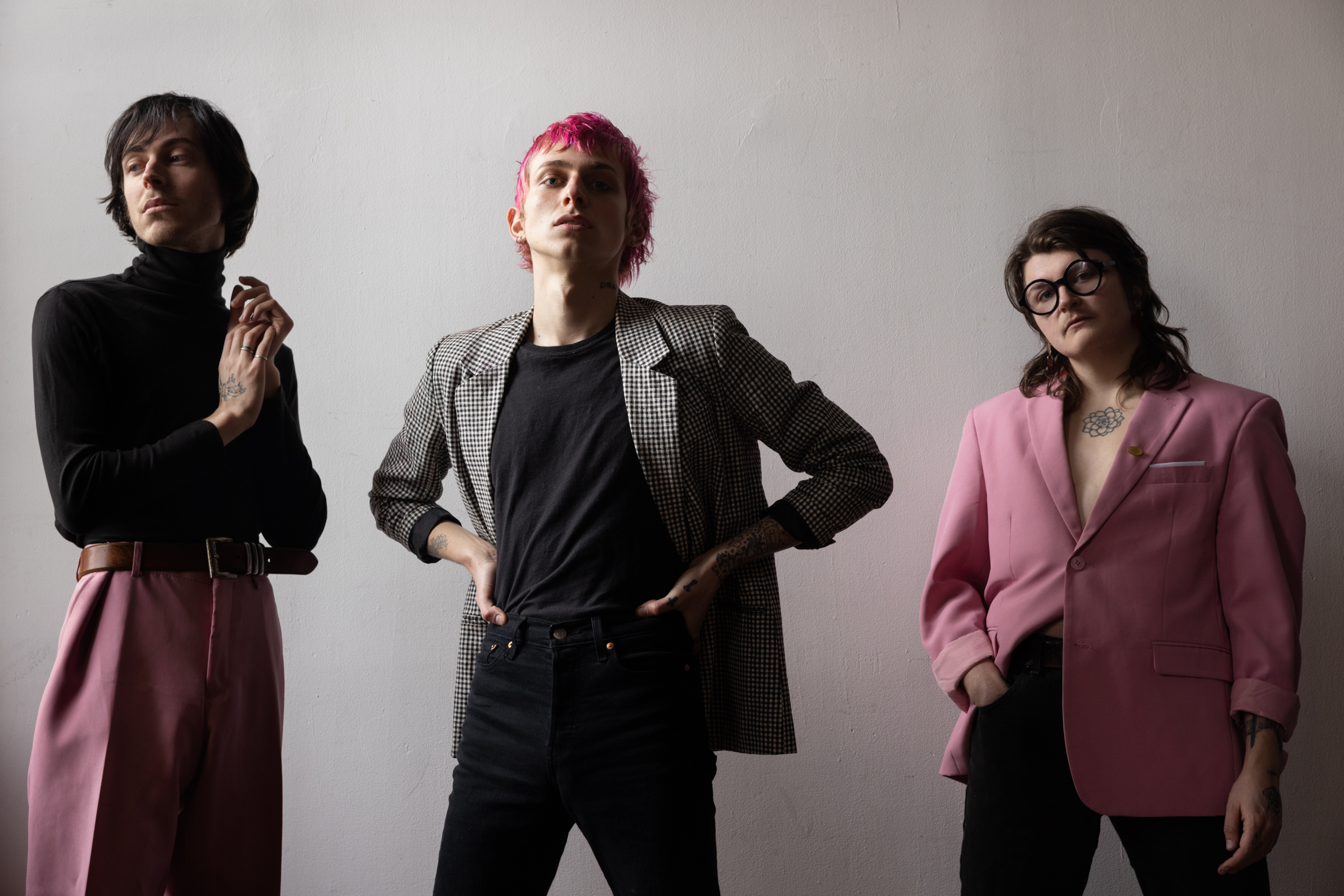 THUS LOVE – Put On The Dog