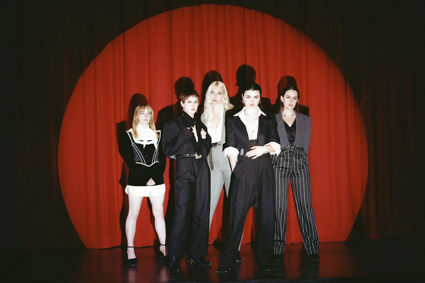 Popwarmer: The Last Dinner Party – Sinner
