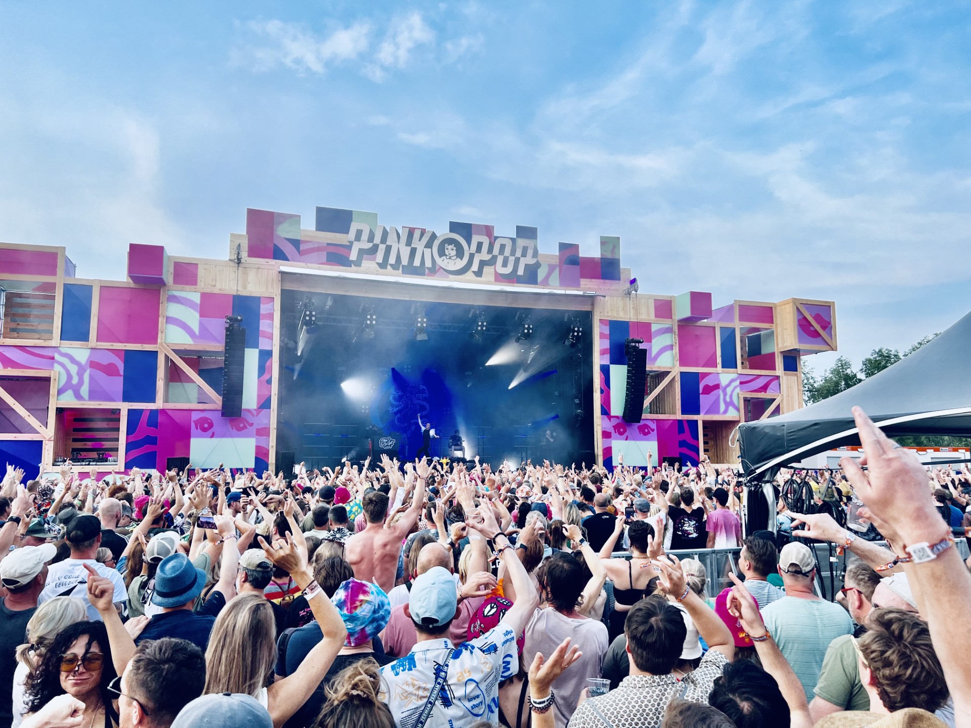 Net genoeg kartelrandjes op überzonnig Pinkpop 2023