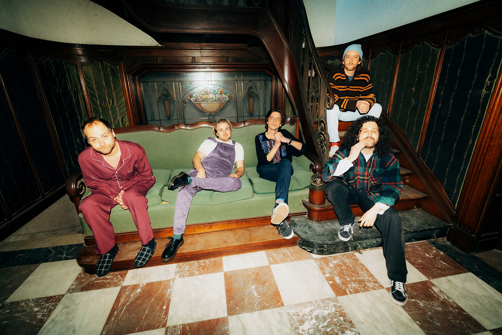 Primeur: de videoclip van The Guru Guru – Make Less Babies