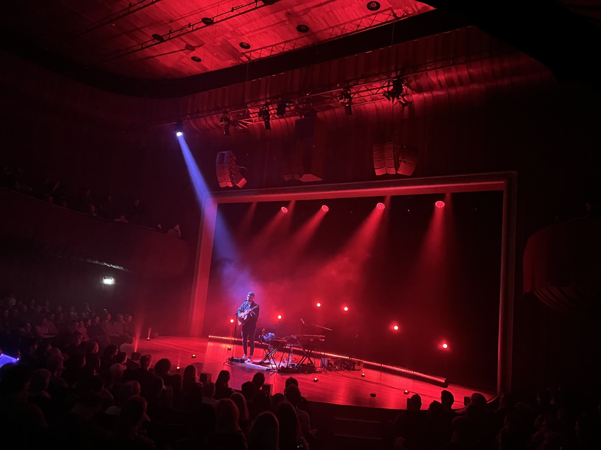 Ásgeir betovert sfeervolle Phil in Haarlem