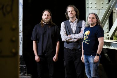 Nederlandstalig garagerocktrio KrachtStroom brengt derde EP ‘Keerzijde’ en nieuwe single ‘Het is te laat’ uit op vrijdag 1 maart