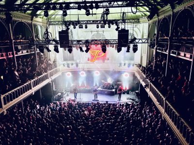 Pixies overrompelend als vanouds in Paradiso