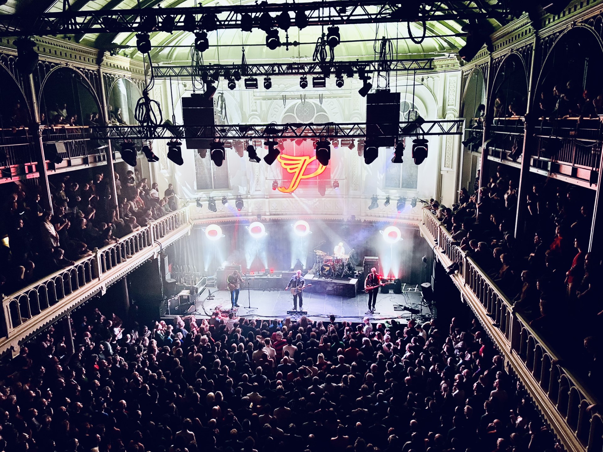 Pixies overrompelend als vanouds in Paradiso
