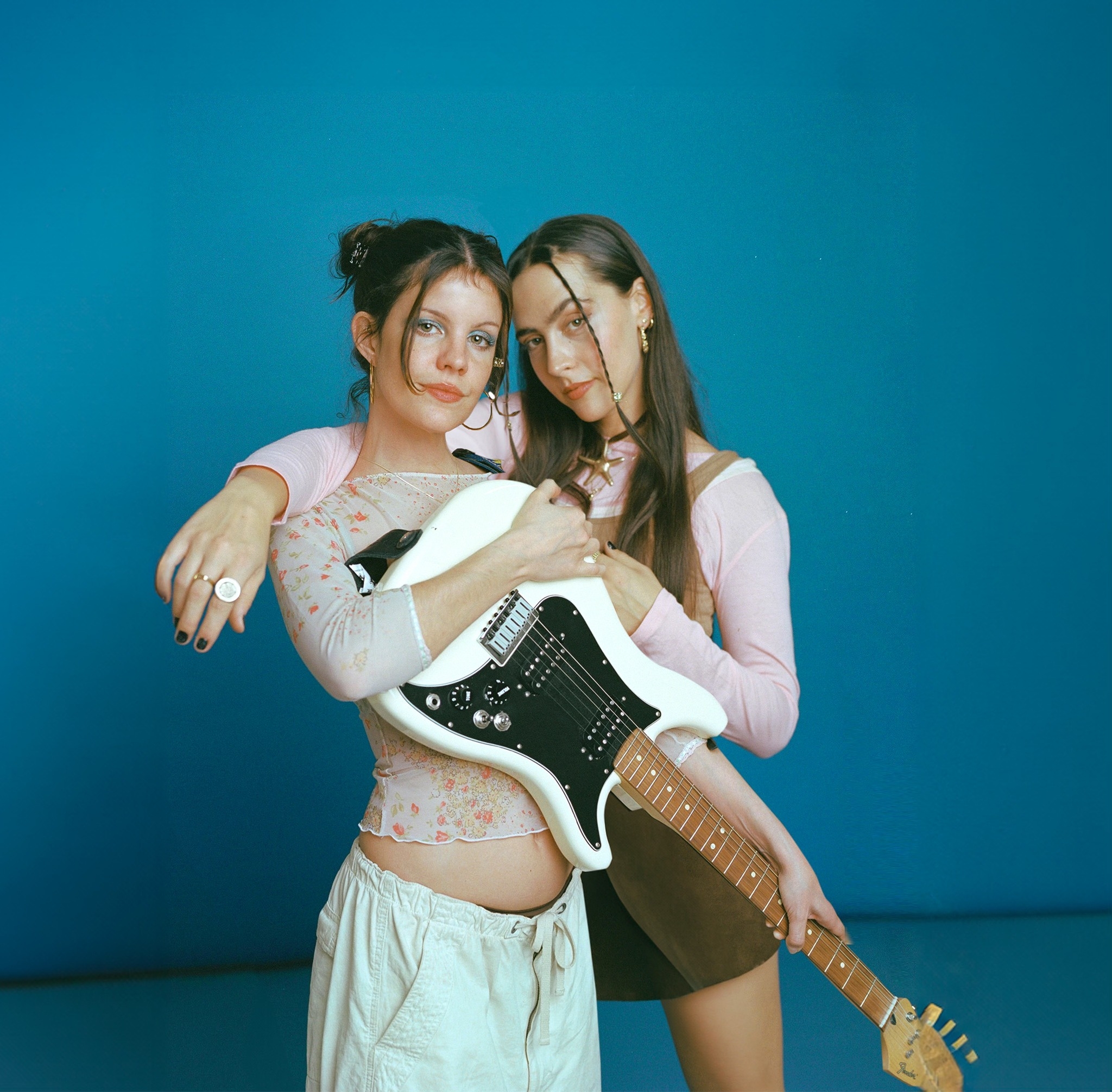 Hinds – Boom Boom Back (feat. Beck)