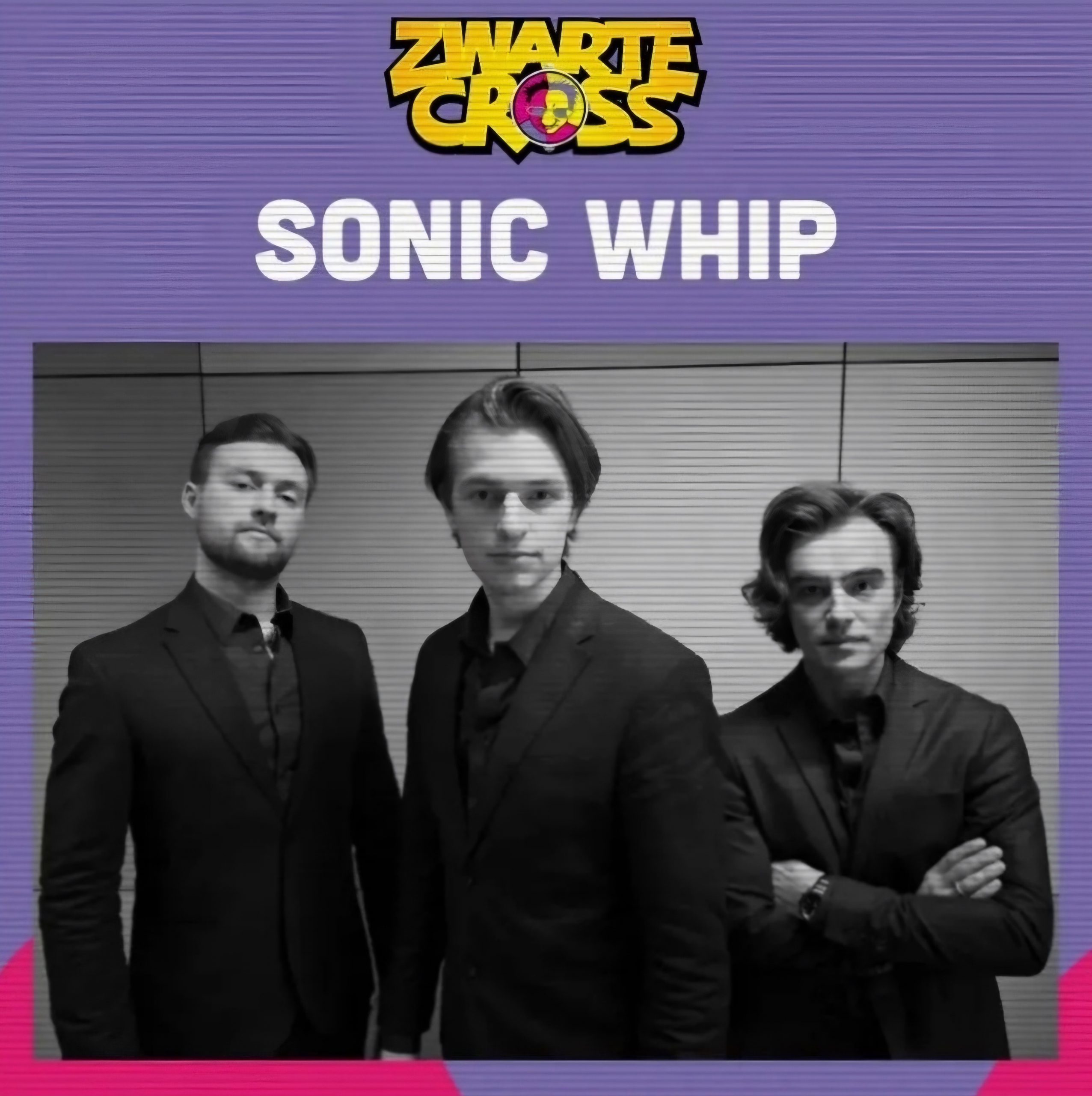 SONIC WHIP op de ZWARTE CROSS