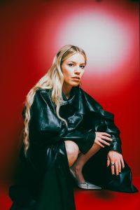 3 TO KNOW – Lov3less