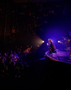 Father John Misty – She Cleans Up