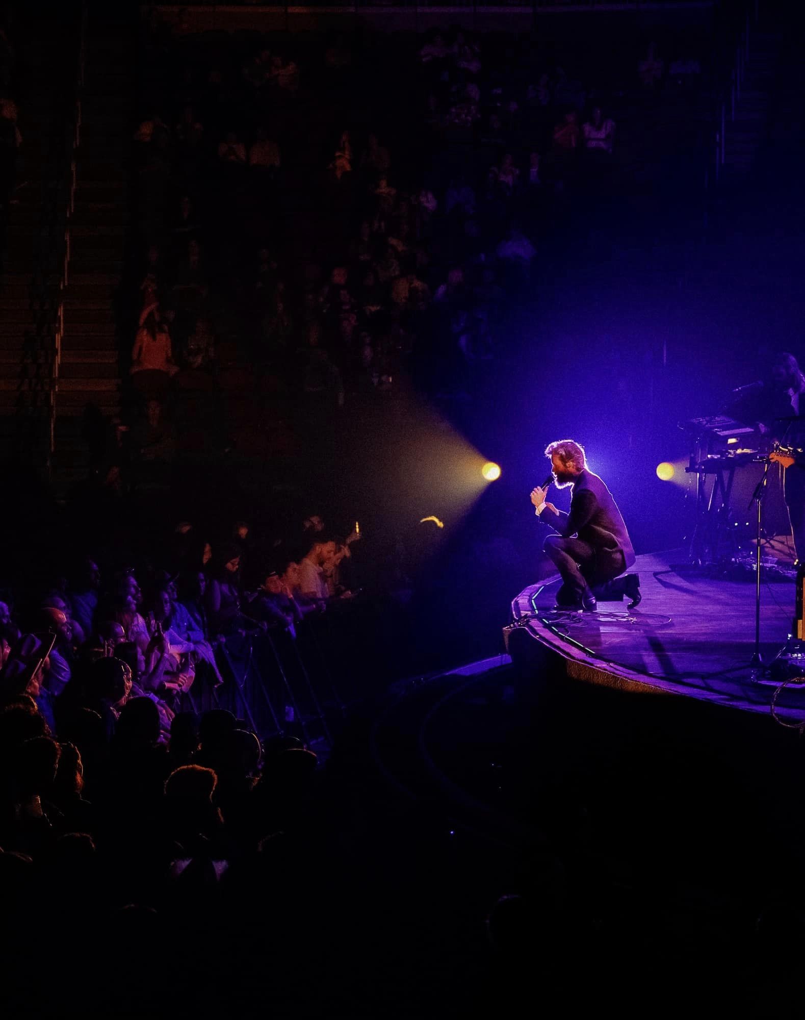 Father John Misty – She Cleans Up