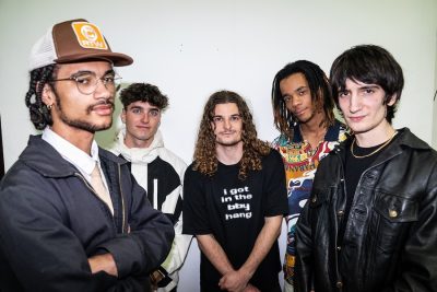 Popwarmer: bby – Voices In My Head