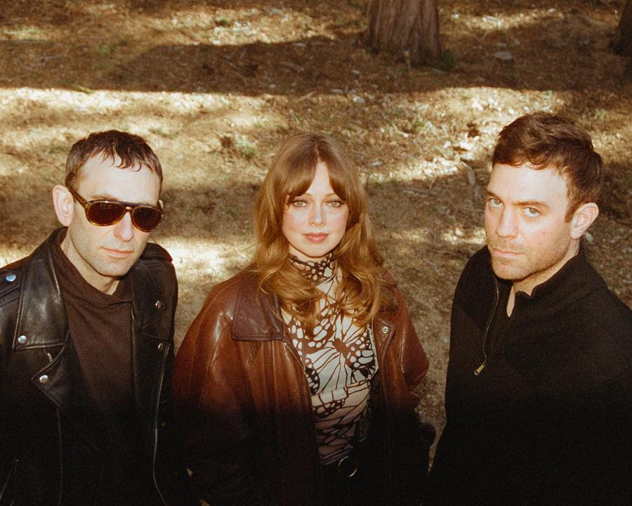Ruth Radelet, Nat Walker, Adam Miller – The Veil