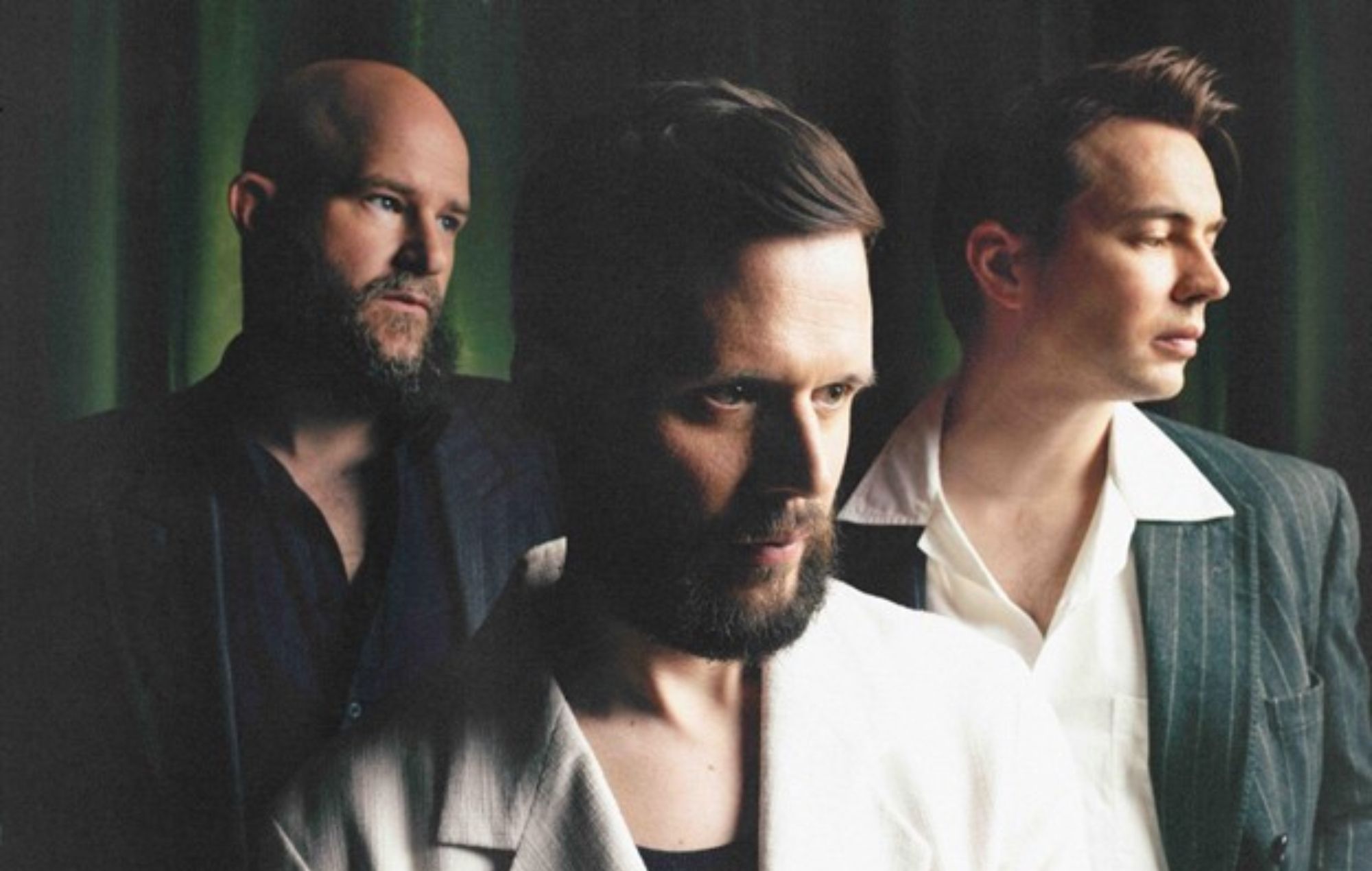 White Lies – Nothing On Me