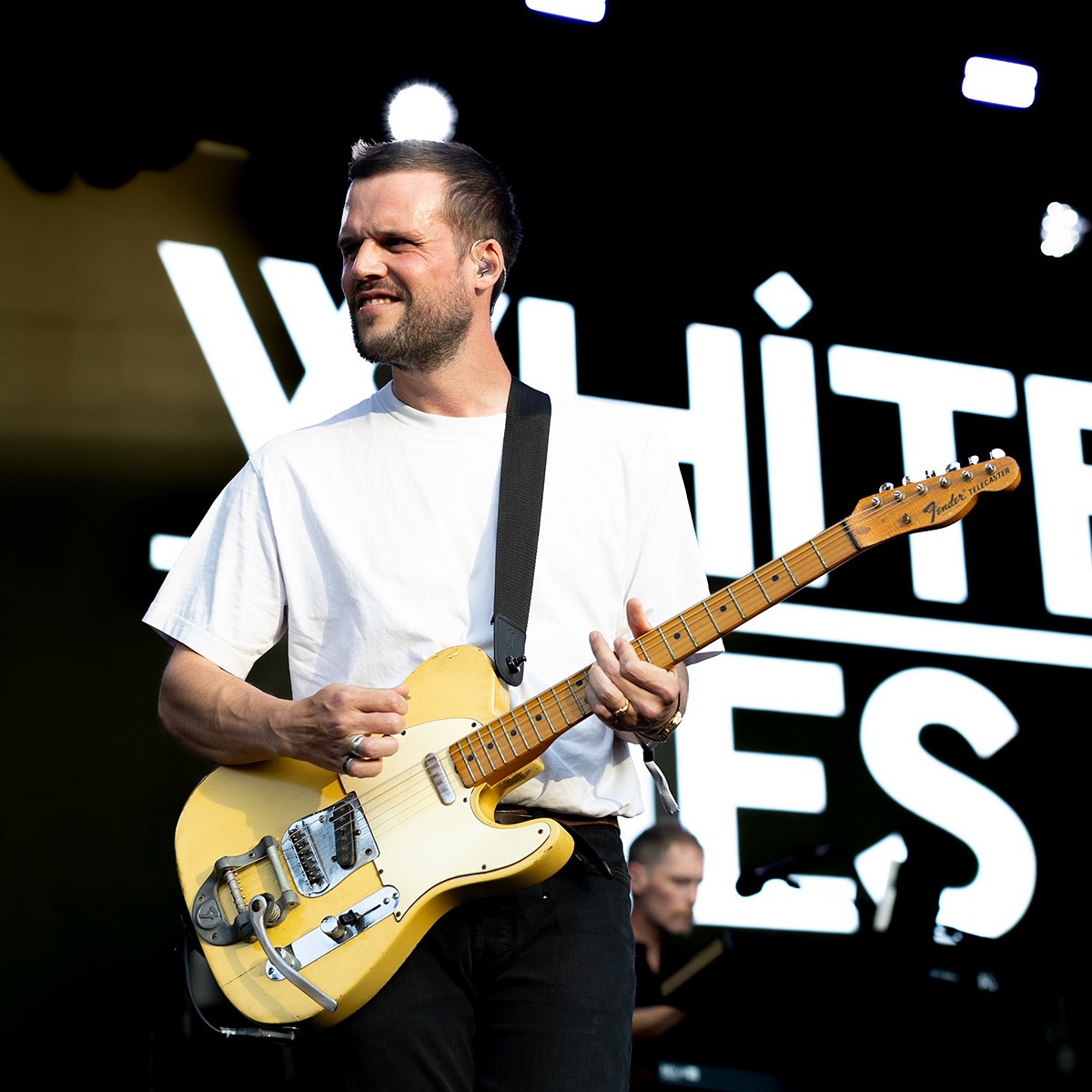 White Lies – Nothing On Me