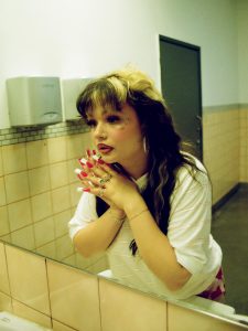 Lola Young – Spiders