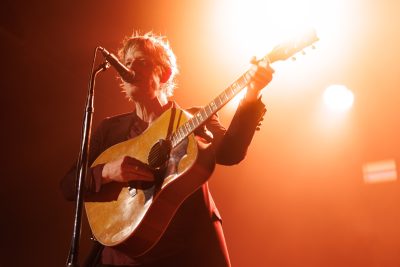 Spoon – Guess I’m Falling In Love