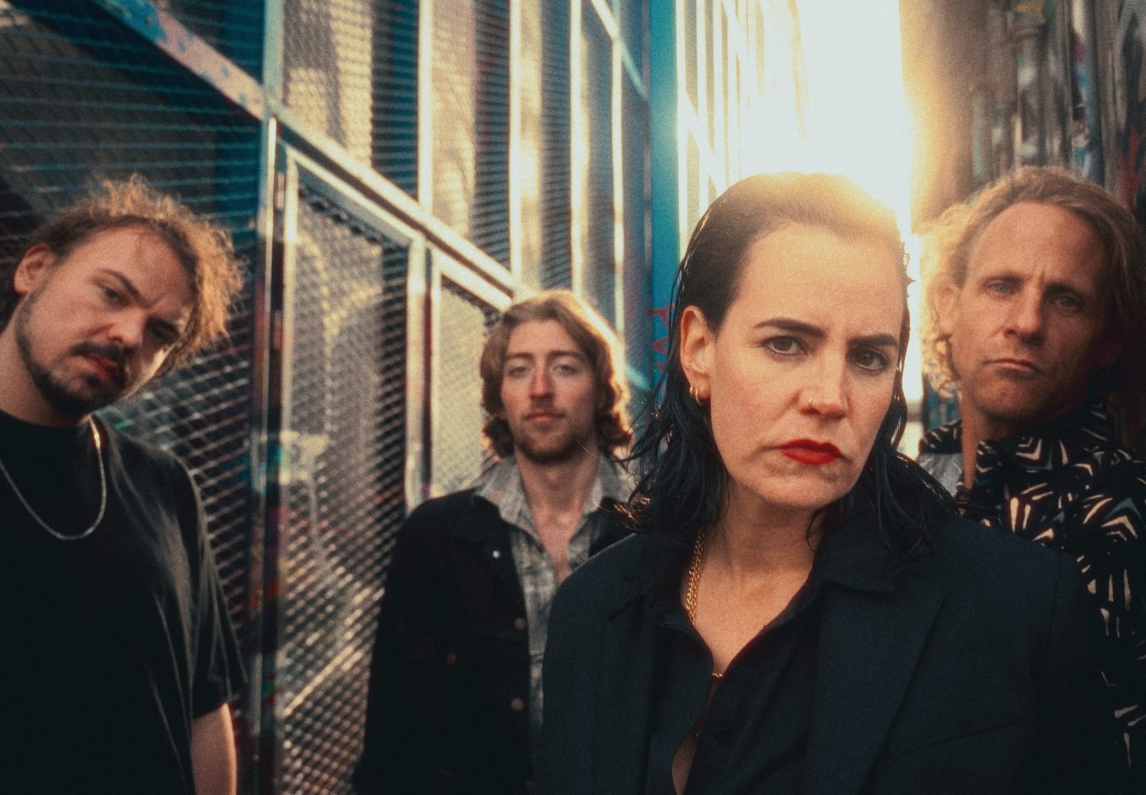 GUNMOLL – Joan