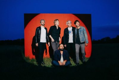 Spoon – Guess I’m Falling In Love