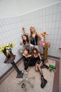 3 TO KNOW – Honey Blonde