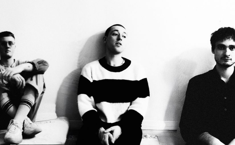 MOULD – Falling Posture