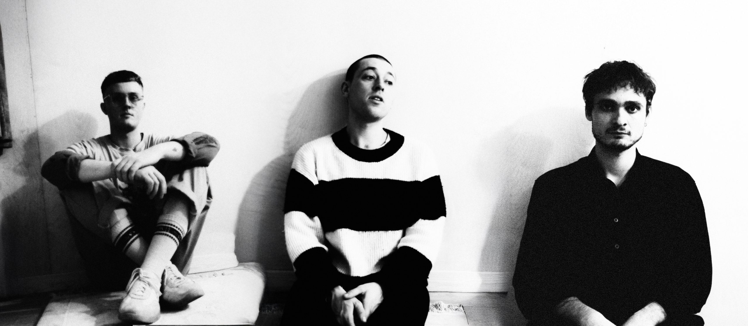 MOULD – Falling Posture
