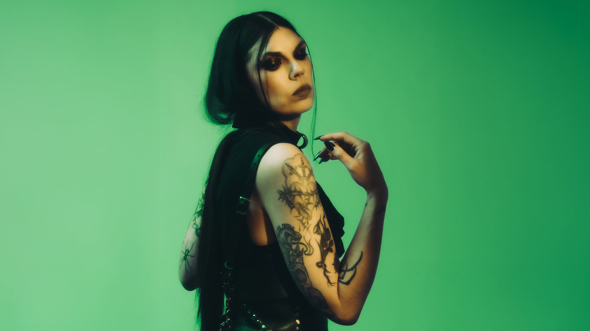 A.A. Williams – Hold It Together