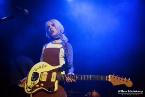 Black Honey: Izzy B over cadillacs, ananassen en optredens