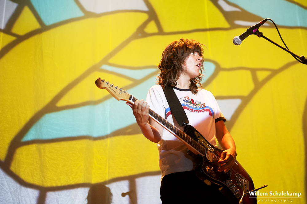 Courtney Barnett – Tell Me How You Really Feel
