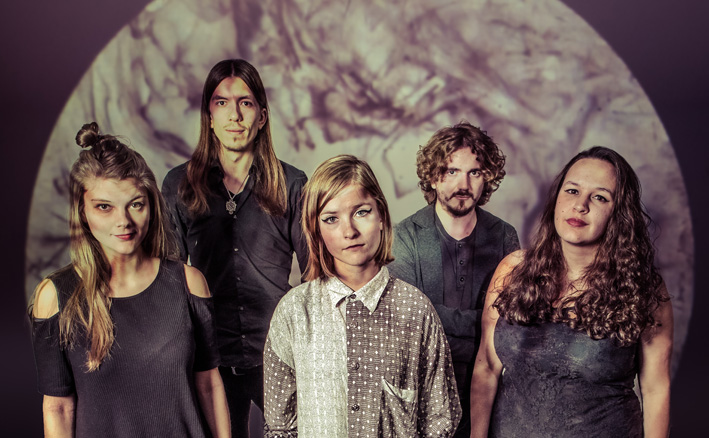February Moon presenteert debuut-EP in Merleyn