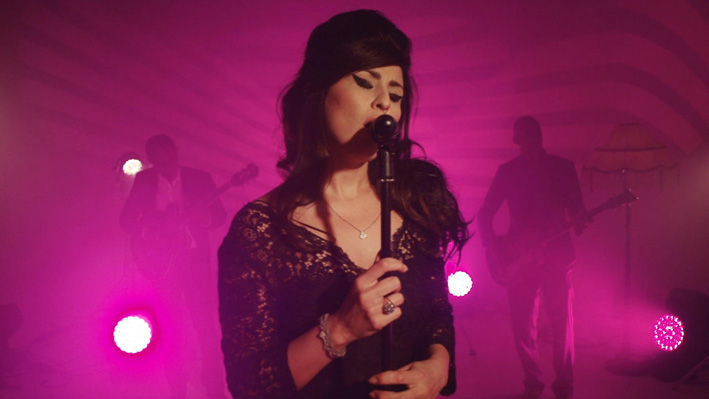 Forever Amy naar Podium 013, Metropool en Paard van Troje