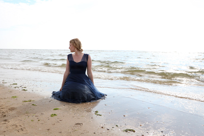 Gitta de Ridder kondigt haar eerste album Feathers aan