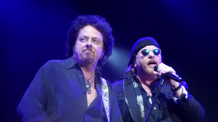 Live Review: Toto