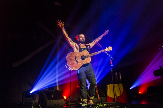 Xavier Rudd met Live In The Netherlands naar Nederland