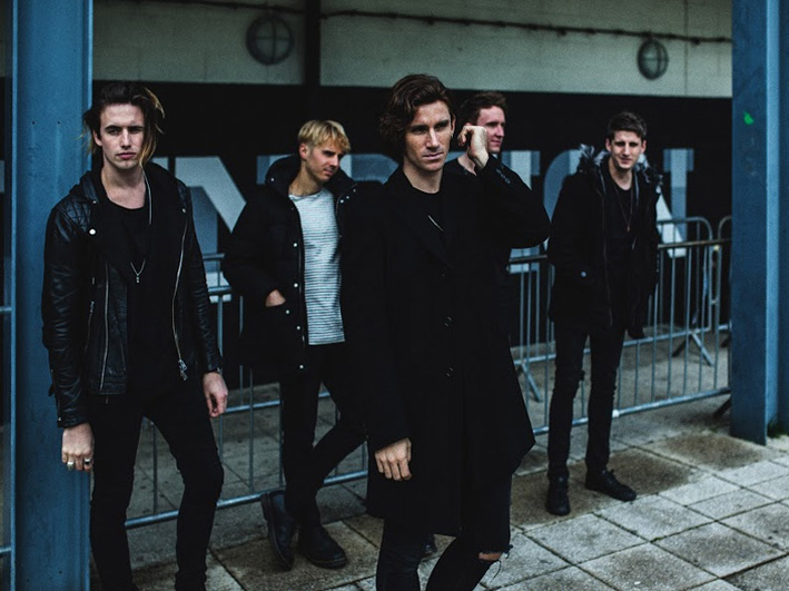 Win debuutalbum van Coasts